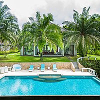 Secluded luxury resort amidst tranquil village near Nyanyi. Villas in Bali for Sale: Vila di dalam Tabanan, Bali untuk 57,8 Miliar IDR. Freehold. Pratinjau foto #1