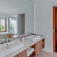 Brand New Iconic Freehold Beachfront Villa Complex. Villas in Bali for Sale: Вилла в Табанан, Балиан за 5927 тыс. USD. Freehold. Предварительный просмотр фото #8