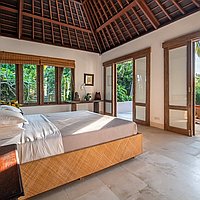 Magnificent riverside estate in tranquil Nyambu village. Villas in Bali for Sale: Вилла в Табанан, Балиан за 1363 тыс. USD. Freehold. Предварительный просмотр фото #9