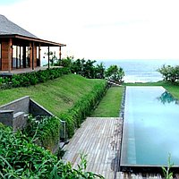 Unique Luxury Beachfront Freehold 3 Bedroom Villa With All The Extras. Villas in Bali for Sale: Вилла в Табанан, Балиан за 1600 тыс. USD. Freehold. Предварительный просмотр фото #1