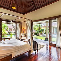 Elegant estate surrounded by rice field Keliki in North of Ubud. Villas in Bali for Sale: Vila di dalam Ubud, Bali untuk 27 Miliar IDR. Freehold. Pratinjau foto #8