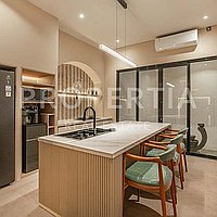 Stunning Modern Tropical Villa In Uluwatu. Villas in Bali for Sale: Вилла в Улувату, Балиан за 308 тыс. USD. Freehold. Предварительный просмотр фото #4