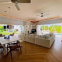 Modern Spacious Villa In Ungasan. Villas in Bali for Sale: Вилла в Улувату, Балиан за 75,0 млн. RUB. Freehold. Предварительный просмотр фото #1