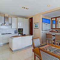 Exceptionally Built 3 Bedroom Freehold Villa with Amazing Panoramic Ocean and Mountain Views. Villas in Bali for Sale: Вилла в Улувату, Балиан за 1334 тыс. USD. Freehold. Предварительный просмотр фото #11