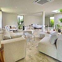 Stunning Modern Tropical Oasis Minutes From The Beach. Villas in Bali for Sale: Вилла в Улувату, Балиан за 211 тыс. USD. Leasehold. Предварительный просмотр фото #4