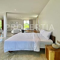 Stunning Modern Tropical Oasis Minutes From The Beach. Villas in Bali for Sale: Вилла в Улувату, Балиан за 16,6 млн. RUB. Leasehold. Предварительный просмотр фото #9
