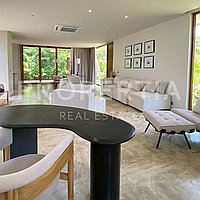 Stunning Modern Tropical Oasis Minutes From The Beach. Villas in Bali for Sale: Вилла в Улувату, Балиан за 16,6 млн. RUB. Leasehold. Предварительный просмотр фото #12