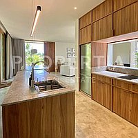 Stunning Modern Tropical Oasis Minutes From The Beach. Villas in Bali for Sale: Вилла в Улувату, Балиан за 16,6 млн. RUB. Leasehold. Предварительный просмотр фото #1