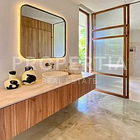 Stunning Modern Tropical Oasis Minutes From The Beach. Villas in Bali for Sale: Вилла в Улувату, Балиан за 16,6 млн. RUB. Leasehold. Предварительный просмотр фото #11