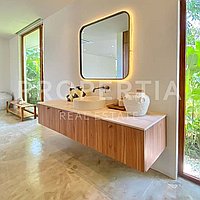 Stunning Modern Tropical Oasis Minutes From The Beach. Villas in Bali for Sale: Вилла в Улувату, Балиан за 16,6 млн. RUB. Leasehold. Предварительный просмотр фото #10