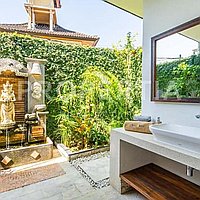 Spacious Tropical Haven In Umalas. Villas in Bali for Sale: Vila di dalam Umalas, Bali untuk 11 Miliar IDR. Leasehold. Pratinjau foto #6