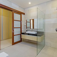 Spacious Classic Home Design Four-Bedroom Villa in Umalas Kerobokan’s Tranquil Neighborhood. Villas in Bali for Sale: Вилла в Умалас, Балиан за 148 тыс. USD. Leasehold. Предварительный просмотр фото #9