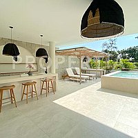 Stunning Tropical Masterpiece In Umalas. Villas in Bali for Sale: Vila di dalam Umalas, Bali untuk 19,5 Miliar IDR. Freehold. Pratinjau foto #18