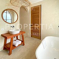 Stunning Tropical Masterpiece In Umalas. Villas in Bali for Sale: Vila di dalam Umalas, Bali untuk 19,5 Miliar IDR. Freehold. Pratinjau foto #7