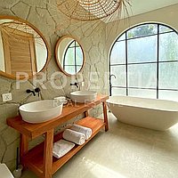 Stunning Tropical Masterpiece In Umalas. Villas in Bali for Sale: Vila di dalam Umalas, Bali untuk 19,5 Miliar IDR. Freehold. Pratinjau foto #10