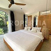 Stunning Tropical Masterpiece In Umalas. Villas in Bali for Sale: Vila di dalam Umalas, Bali untuk 19,5 Miliar IDR. Freehold. Pratinjau foto #12