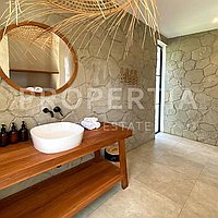 Stunning Tropical Masterpiece In Umalas. Villas in Bali for Sale: Vila di dalam Umalas, Bali untuk 19,5 Miliar IDR. Freehold. Pratinjau foto #14