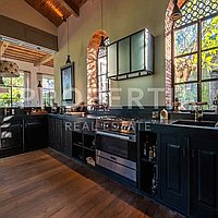 One-Of-A-Kind Villa In Umalas. Villas in Bali for Sale: Vila di dalam Umalas, Bali untuk 32,0 Miliar IDR. Leasehold. Pratinjau foto #6