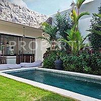 Elegant 3Br Villa With Natural Finishes. Villas in Bali for Sale: Вилла в Умалас, Балиан за 30,3 млн. RUB. Leasehold. Предварительный просмотр фото #1