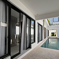 Brand-New Contemporary Three-Bedroom Villa in Umalas. Villas in Bali for Sale: Вилла в Умалас, Балиан за 445 тыс. USD. Freehold. Предварительный просмотр фото #2