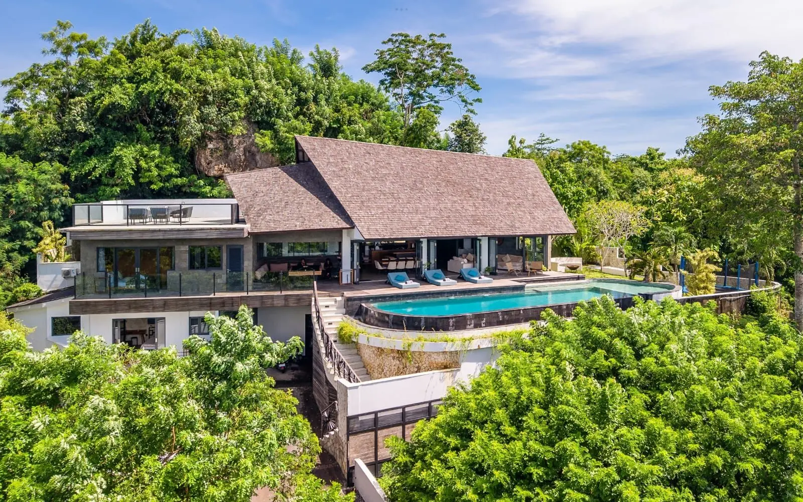 6 KAMAR TIDUR | ULUWATU. Villas in Bali for Sale: Villa in Pecatu, Bali for 1990 Thousands USD. Freehold. Main Photo