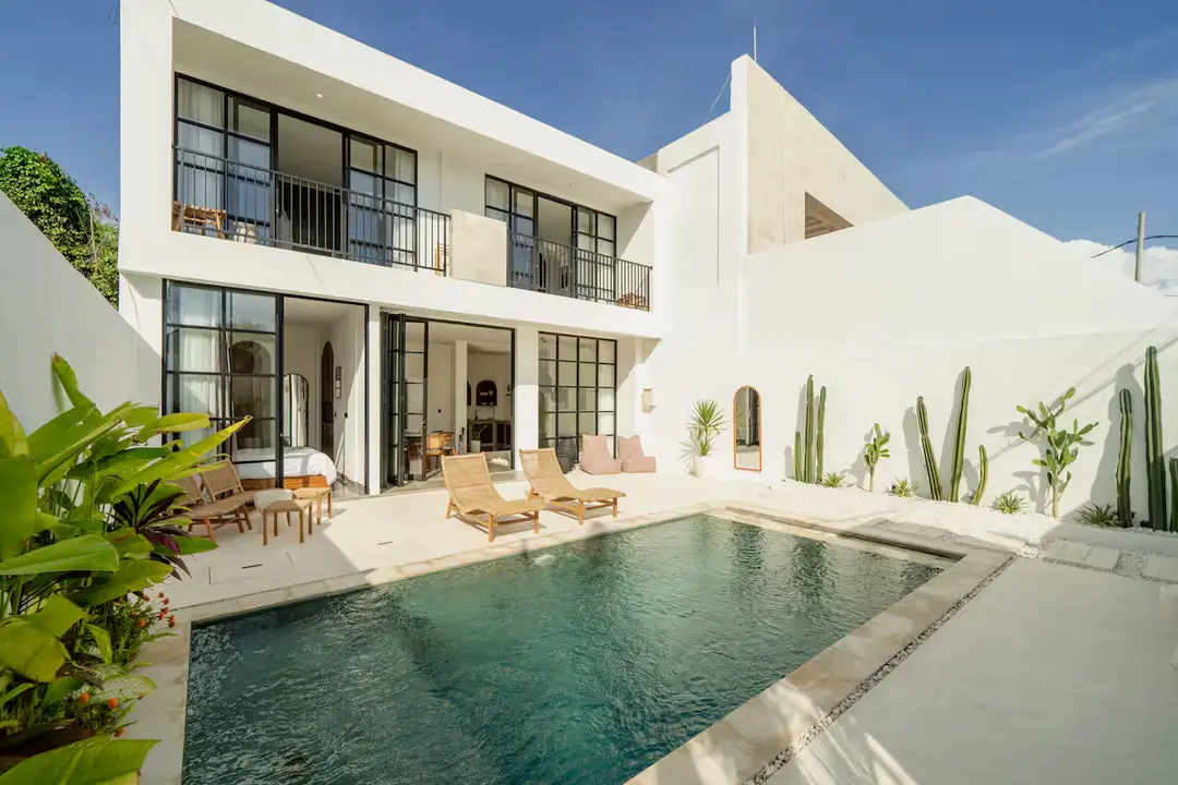 3 KAMAR TIDUR | CANGGU. Villas in Bali for Sale: Villa in Berawa (Canggu), Bali for 350 Thousands USD. Leasehold. Main Photo