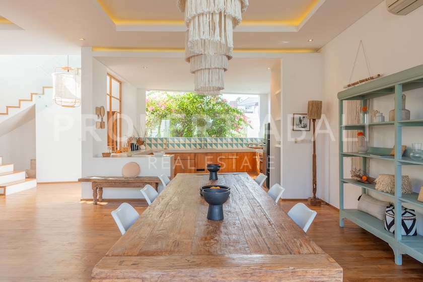 Charming Villa In Pererenan Steps From The Beach. Villas in Bali for Sale: Вилла в Переренан (Чангу), Балиан за 725 тыс. USD. Leasehold. Главное фото