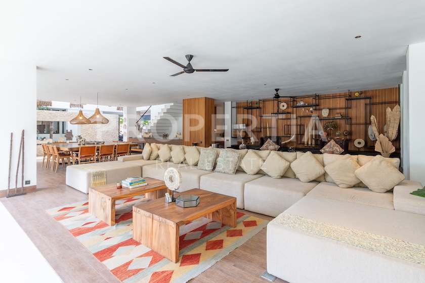 Luxurious Riverside Villa In Tumbak Bayuh. Villas in Bali for Sale: Вилла в Tumbak Bayuh, Балиан за 2290 тыс. USD. Freehold. Главное фото