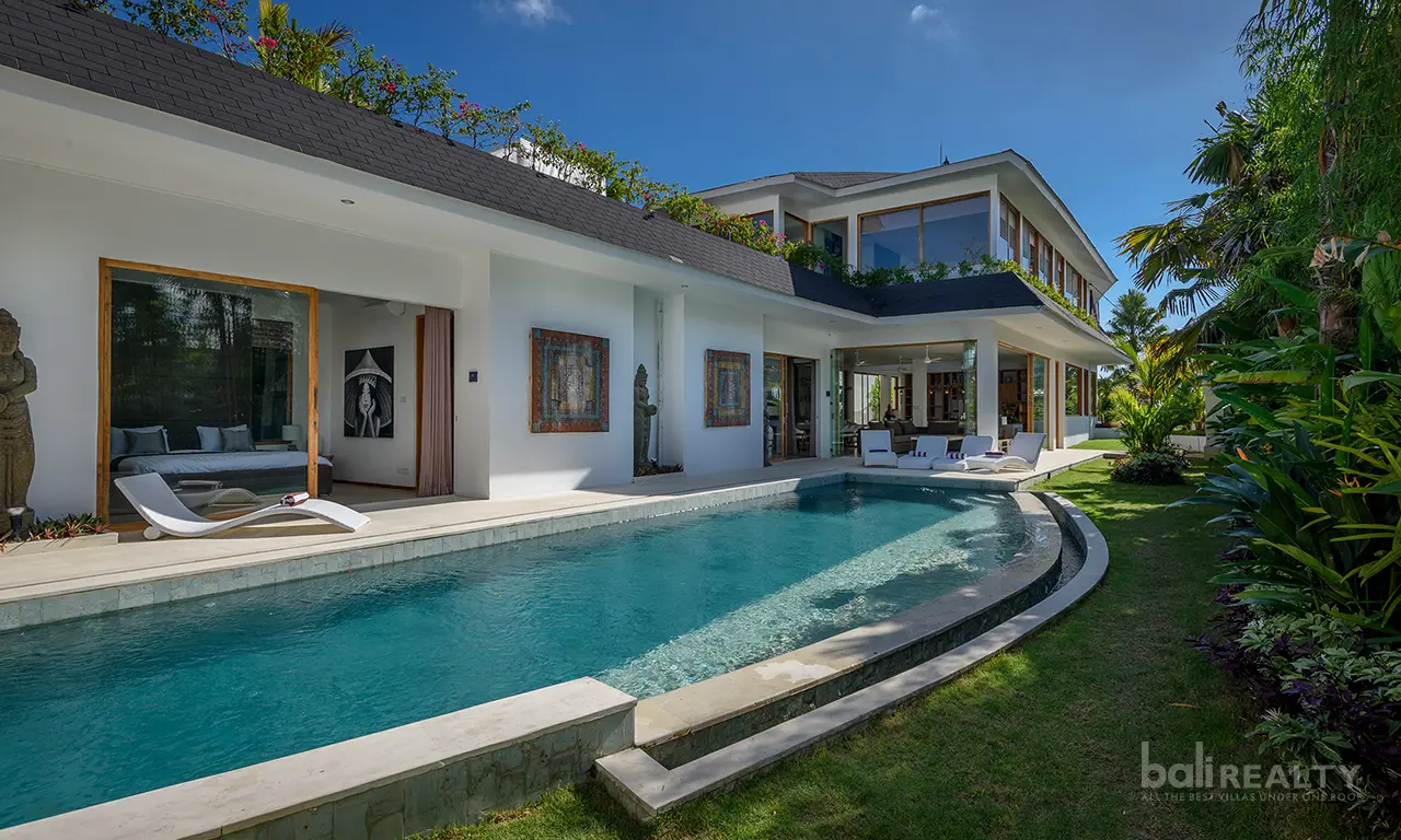 Luxurious Five-Bedroom Villa with High ROI Potential in Vibrant Berawa. Villas in Bali for Sale: Вилла в Чангу, Балиан за 690 тыс. USD. Leasehold. Главное фото