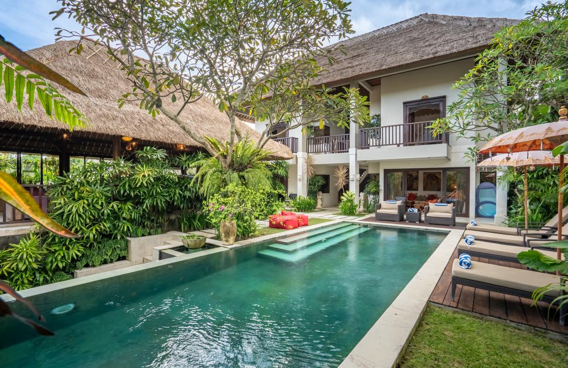A timeless 4-bedroom Balinese retreat in Pererenan. Villas in Bali for Sale: Вилла в Чангу, Балиан за 1007 тыс. USD. Freehold. Главное фото