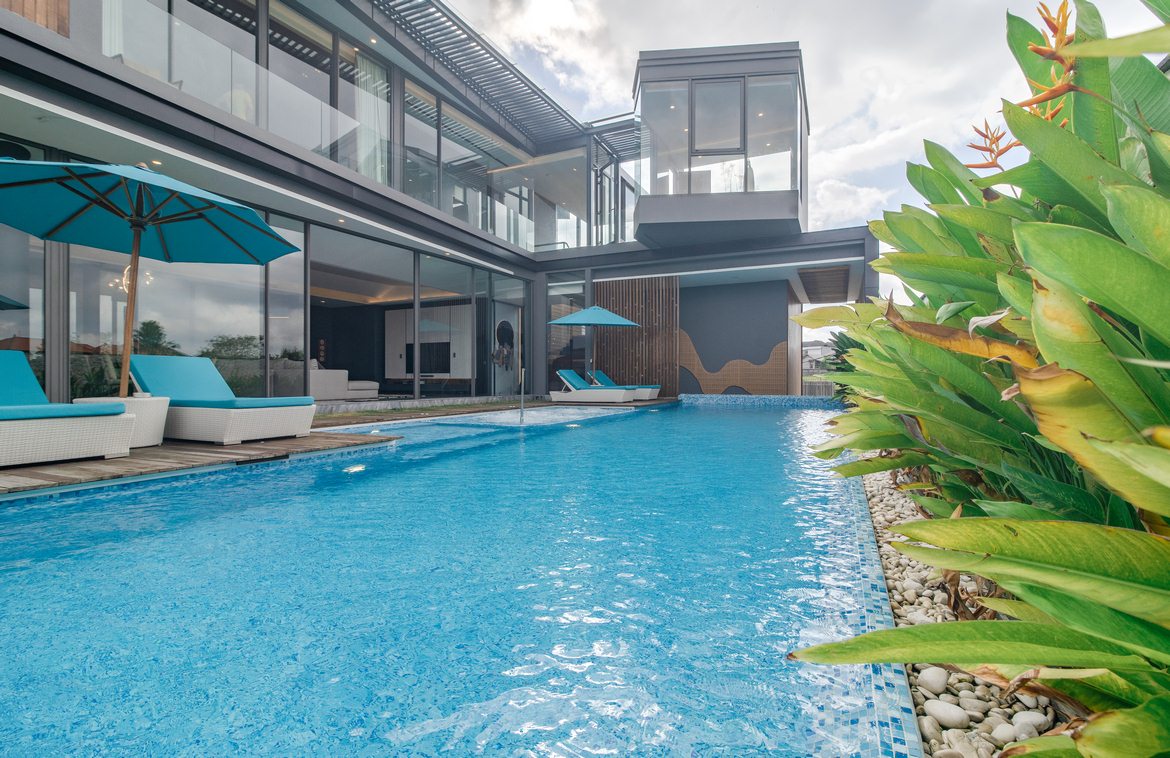 The epitome of luxury living in Bumbak. Villas in Bali for Sale: Вилла в Чангу, Балиан за 1749 тыс. USD. Freehold. Главное фото