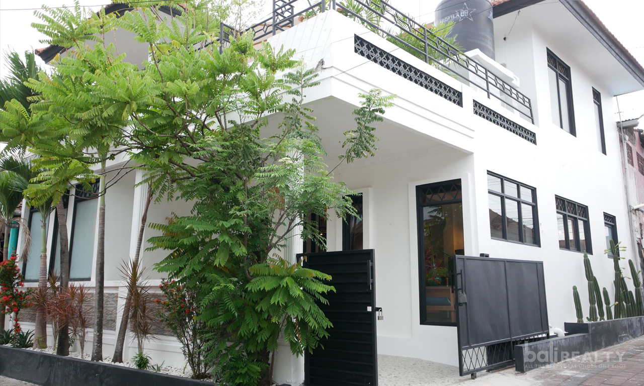 Newly Renovated Three-Bedroom Villa, Fully Furnished in Berawa’s Growing Area. Villas in Bali for Sale: Вилла в Чангу, Балиан за 157 тыс. USD. Leasehold. Главное фото