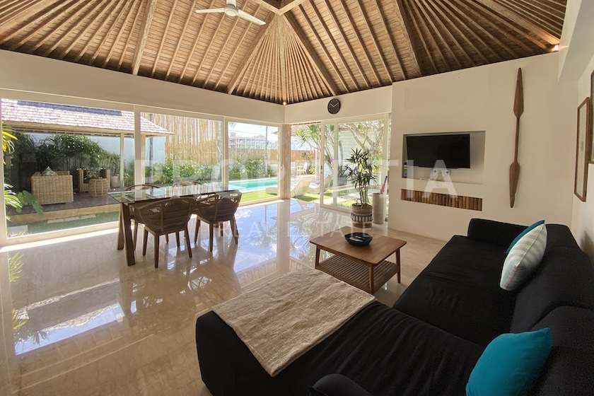 Charming Villa In Berawa Steps From The Beach. Villas in Bali for Sale: Вилла в Берава (Чангу), Балиан за 212 тыс. USD. Leasehold. Главное фото