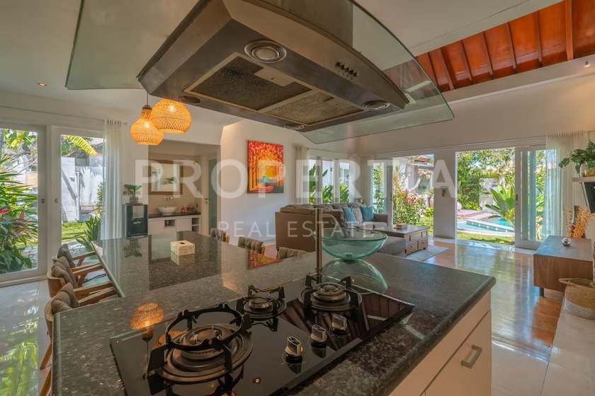 Stunning & Spacious Living In Prime Berawa. Villas in Bali for Sale: Вилла в Берава (Чангу), Балиан за 379 тыс. USD. Leasehold. Главное фото