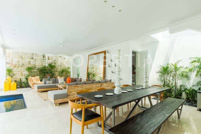 Beautiful Modern Family Villa In Berawa. Villas in Bali for Sale: Вилла в Чангу, Балиан за 919 тыс. USD. Freehold. Главное фото