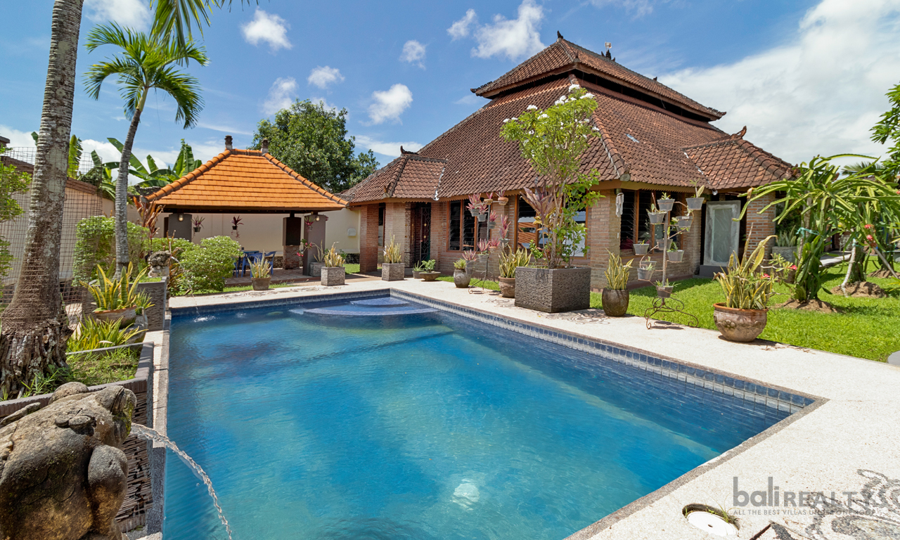 Great Opportunity for Developers or Investors: Freehold Three-Bedroom Balinese Home set on 700sqm of Land. Villas in Bali for Sale: Вилла в Чангу, Балиан за 450 тыс. USD. Freehold. Главное фото