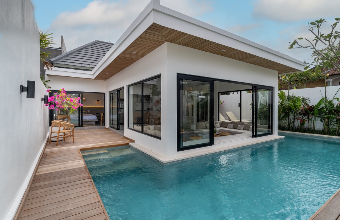 Clean and simple design with U-shape pool in Padonan. Villas in Bali for Sale: Вилла в Чангу, Балиан за 166 тыс. USD. Leasehold. Главное фото