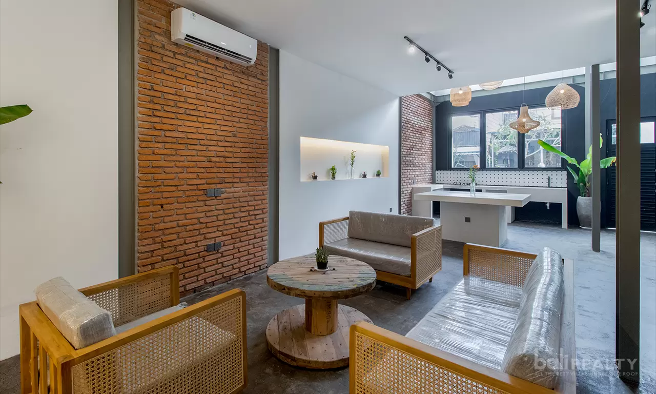 Modern Two-Bedroom Industrial Style Villa with Stunning Rooftop Design in Tumbak Bayuh. Villas in Bali for Sale: Вилла в Чангу, Балиан за 113 тыс. USD. Leasehold. Главное фото