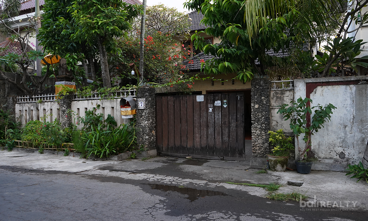 Freehold Five Bedroom Family Residence in Upscale Renon. Villas in Bali for Sale: Вилла в Денпасар, Балиан за 533 тыс. USD. Freehold. Главное фото