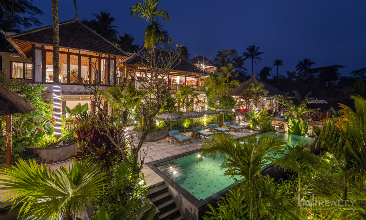 Luxurious Six Bedroom Villa with Enchanting Jungle Views in Gianyar. Villas in Bali for Sale: Вилла в Гианьяр, Балиан за 1067 тыс. USD. Freehold. Главное фото