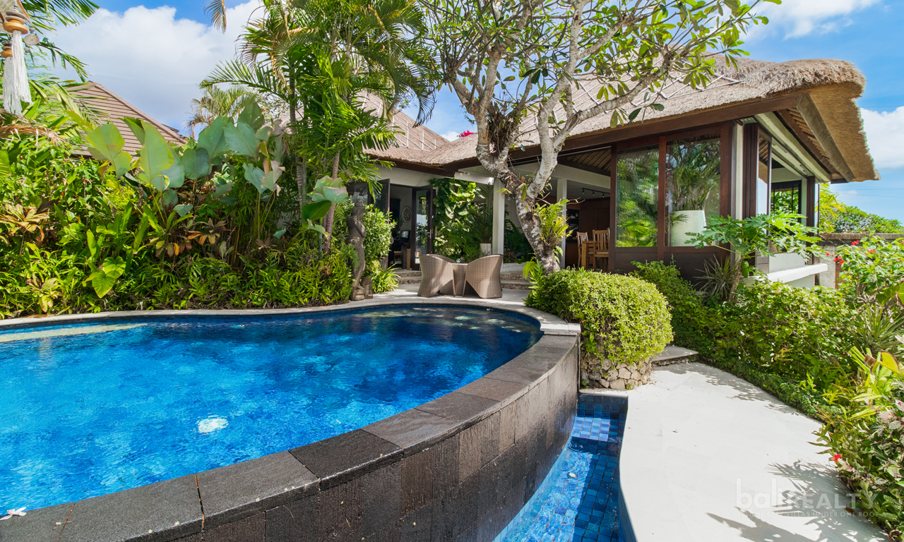 Truly Unbeatable Views: Beautiful 3-Bedroom Villa in Jimbaran Hills. Villas in Bali for Sale: Вилла в Джимбаран, Балиан за 183 тыс. USD. Leasehold. Главное фото