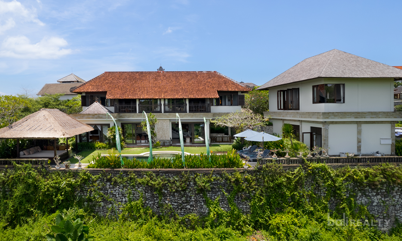 Impeccably presented Four-Bedrooms Freehold Villa with Ocean Vistas in Jimbaran. Villas in Bali for Sale: Вилла в Джимбаран, Балиан за 726 тыс. USD. Freehold. Главное фото