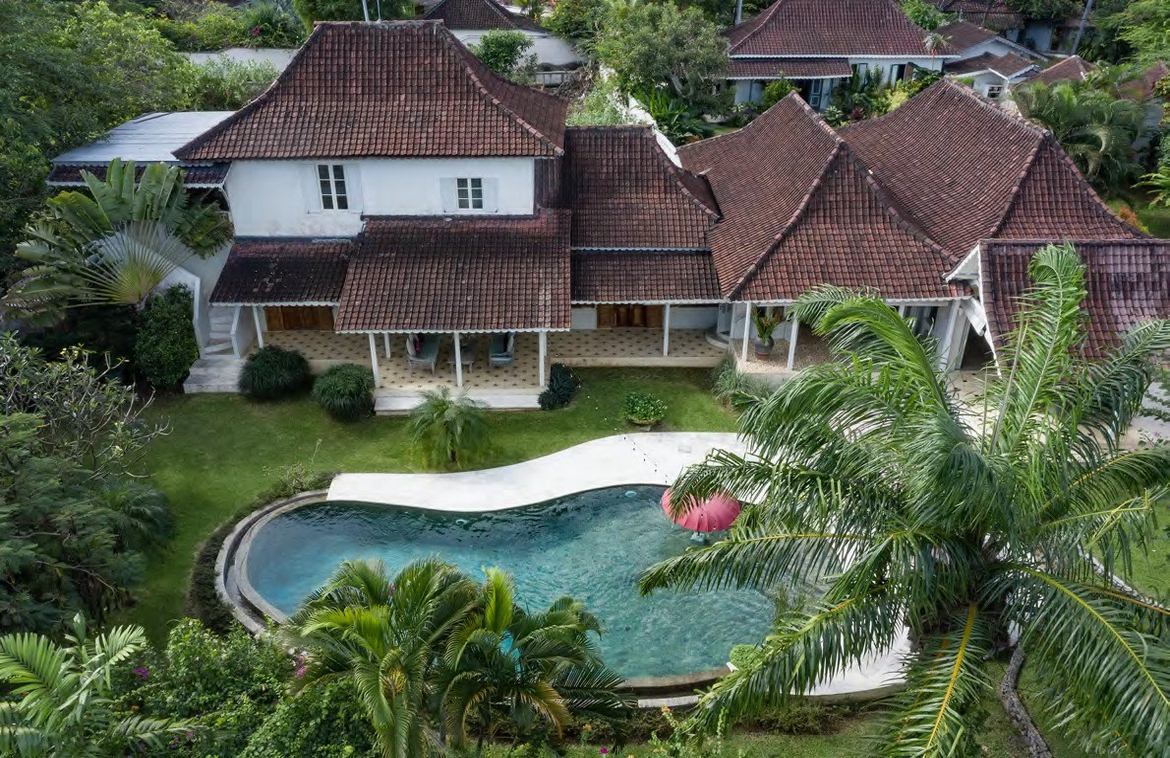 Traditional elegance 4-bedroom family home in Kerobokan. Villas in Bali for Sale: Вилла в Керобокан, Балиан за 54,2 млн. RUB. Leasehold. Главное фото