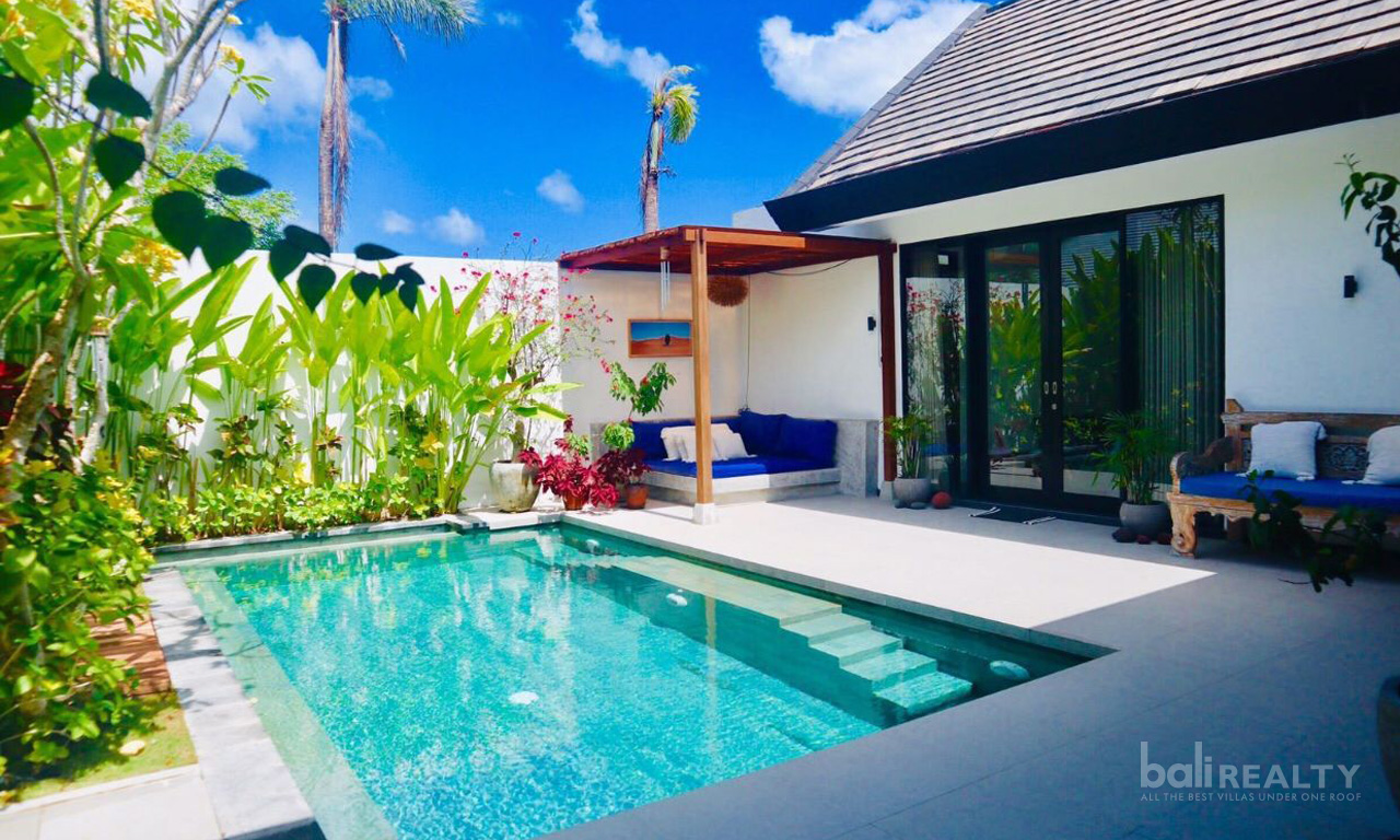 Multi – Purpose Fantastic Opportunity For Investment 2 X 2 Bedroom Villas + Empty Land – Kerobokan. Villas in Bali for Sale: Вилла в Керобокан, Балиан за 550 тыс. USD. Leasehold. Главное фото