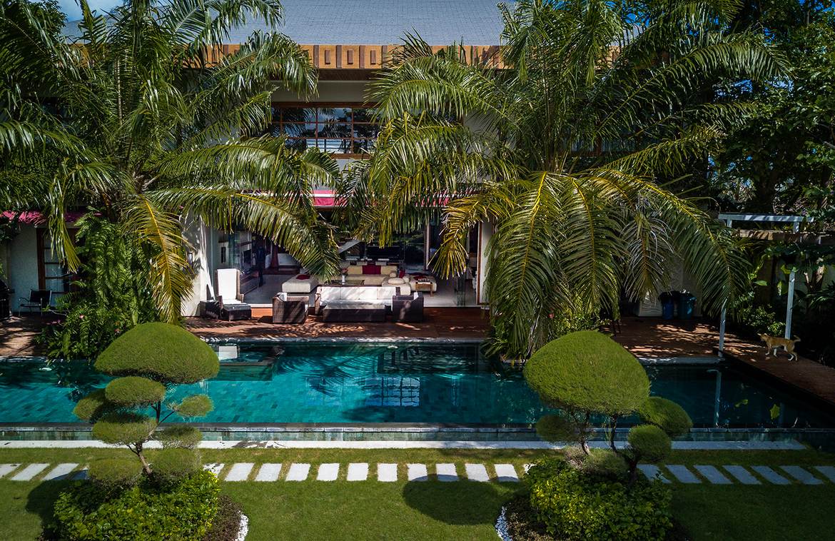 Elegant tropical villa in Umalas with expansive garden. Villas in Bali for Sale: Вилла в Керобокан, Балиан за 60,6 млн. RUB. Leasehold. Главное фото