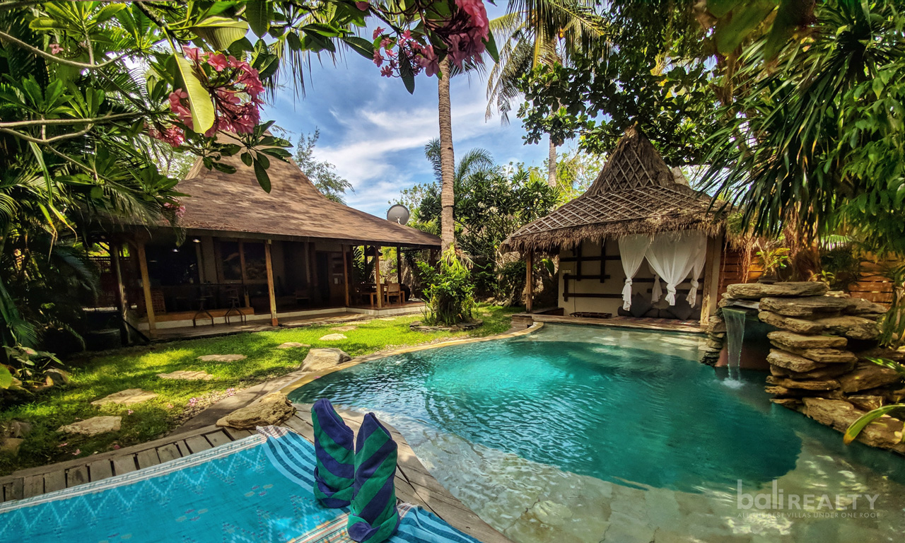 Nature-Style One-Bedroom Villa with Private Pool, Garden, and Fish Pond in Gili Trawangan. Villas in Bali for Sale: Вилла в Ломбок, Балиан за 300 тыс. USD. Freehold. Главное фото