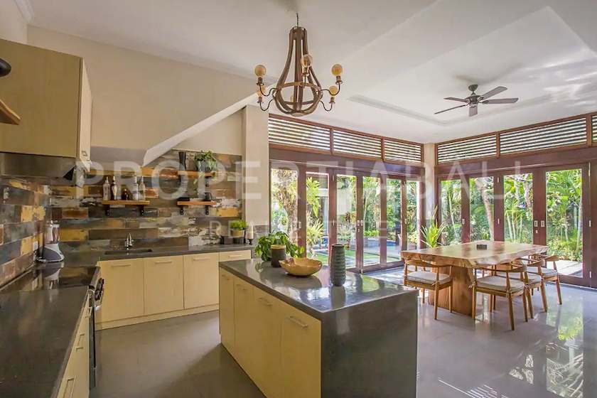 Modern Balinese Family Home In Umalas. Villas in Bali for Sale: Вилла в Умалас, Балиан за 363 тыс. USD. Leasehold. Главное фото