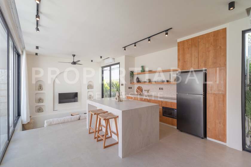 Amazing Tropical Inspired Villa In The Heart Of Bumbak. Villas in Bali for Sale: Вилла в Умалас, Балиан за 234 тыс. USD. Leasehold. Главное фото