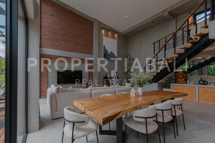 Outstanding Industrial Style Family Villa In Berawa. Villas in Bali for Sale: Вилла в Берава (Чангу), Балиан за 801 тыс. USD. Leasehold. Главное фото