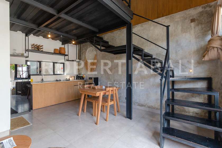 Modern Loft In The Heart Of Bumbak. Villas in Bali for Sale: Вилла в Умалас, Балиан за 110 тыс. USD. Leasehold. Главное фото